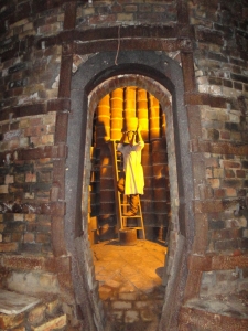 Depiction of bottle kiln being stacked. Image courtesy of the Potteries Museum and Art Gallery, Stoke-on-Trent