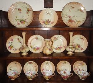 Collection of blush Worcester porcelain