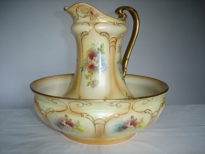 Victorian Crown Devon jug and washbowl