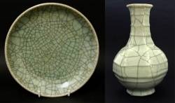 Yongzheng or Qianlong Kuan style crackle ware, stoneware dish and vase with &ldquo;iron wire and golden thread&rdquo; pattern - courtesy R&G McPherson Antiques